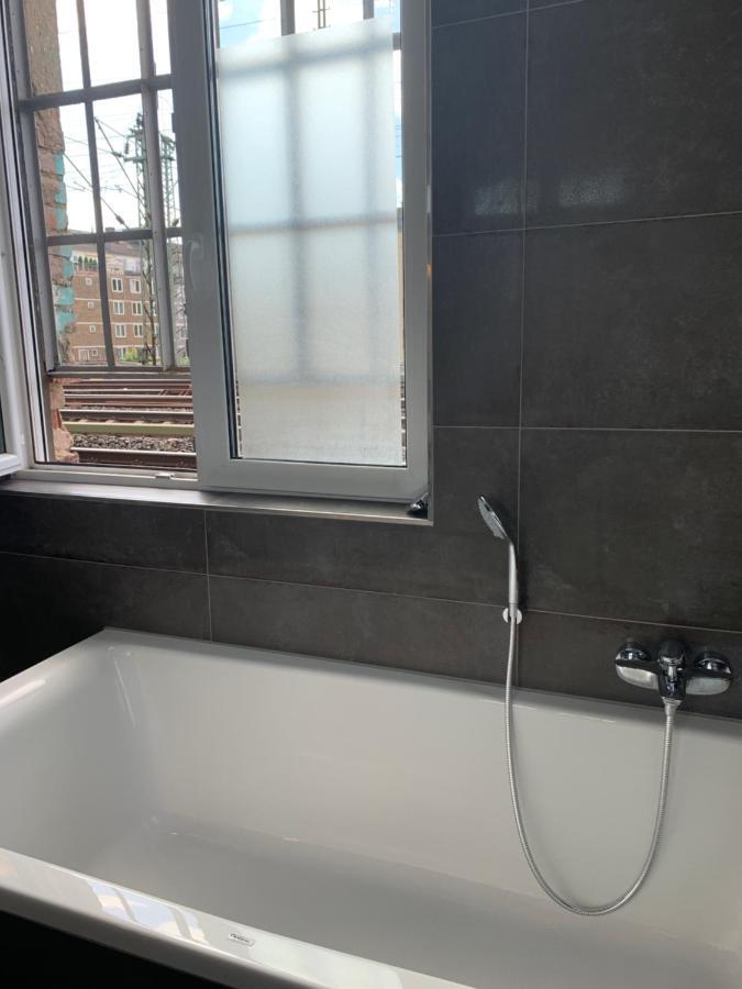 Duesseldorf 5 Min To Train Station Private