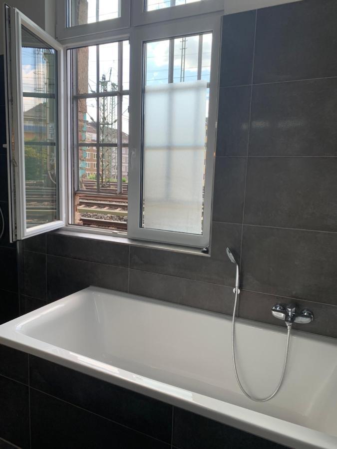 Duesseldorf 5 Min To Train Station Private Gasthuis *