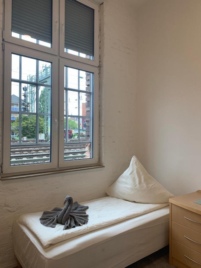 Gasthuis Duesseldorf 5 Min To Train Station Private