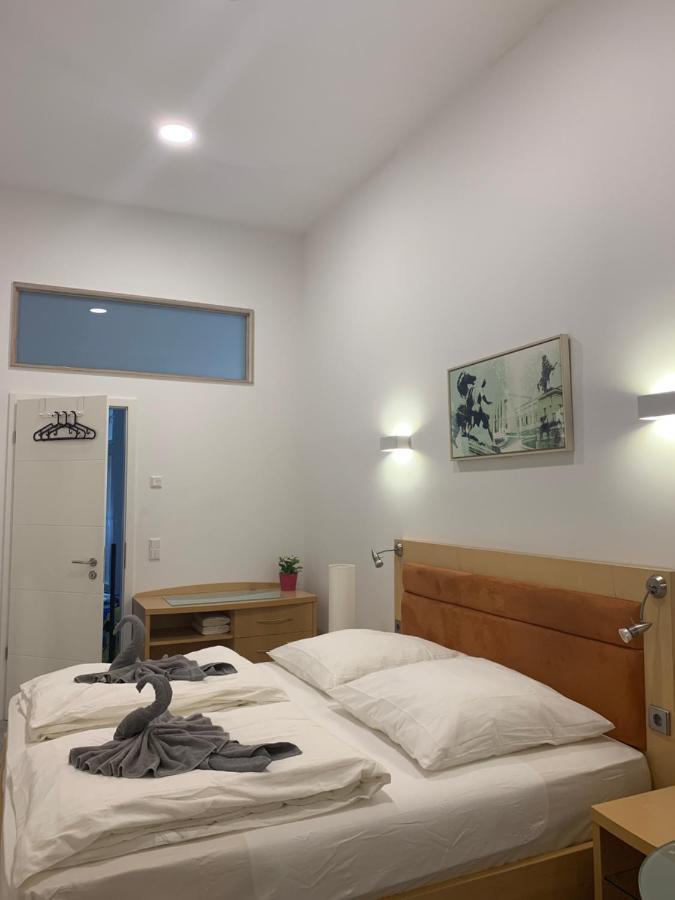 Duesseldorf 5 Min To Train Station Private Gasthuis *