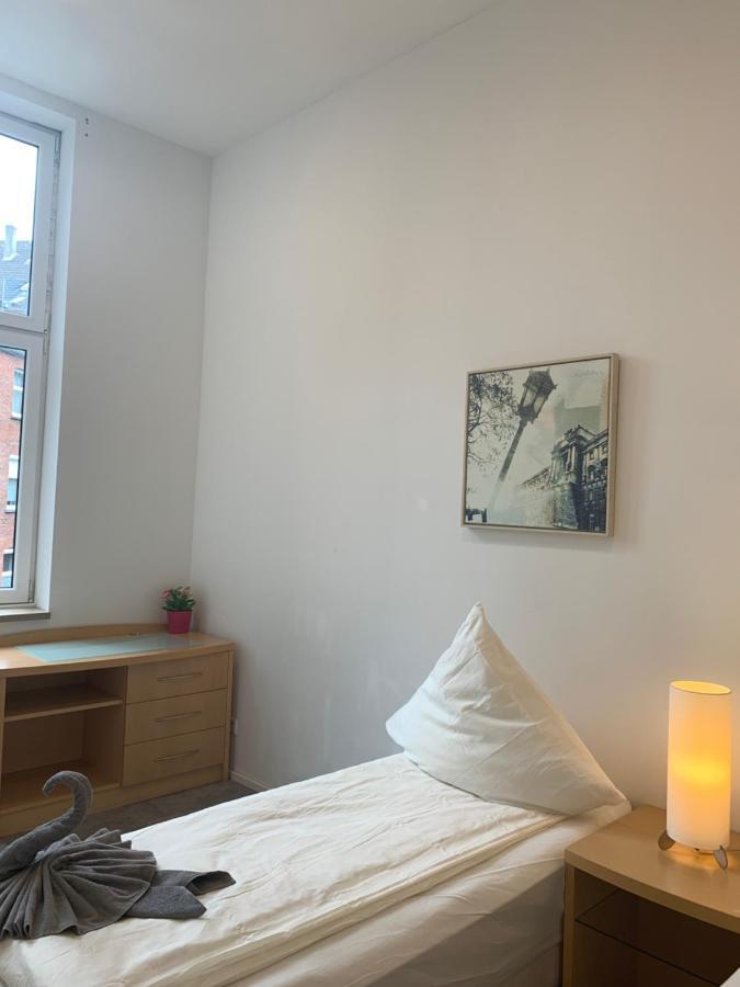 Duesseldorf 5 Min To Train Station Private Gasthuis *