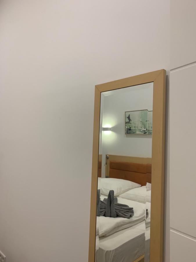 Gasthof Duesseldorf 5 Min To Train Station Private