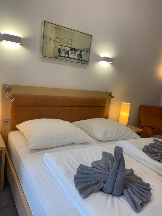 Duesseldorf 5 Min To Train Station Private Gasthof *
