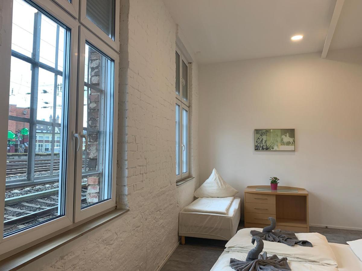 Gasthof Duesseldorf 5 Min To Train Station Private