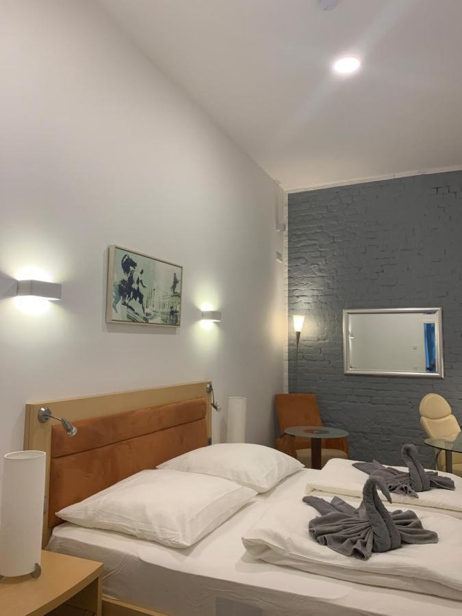 Gasthof Duesseldorf 5 Min To Train Station Private *