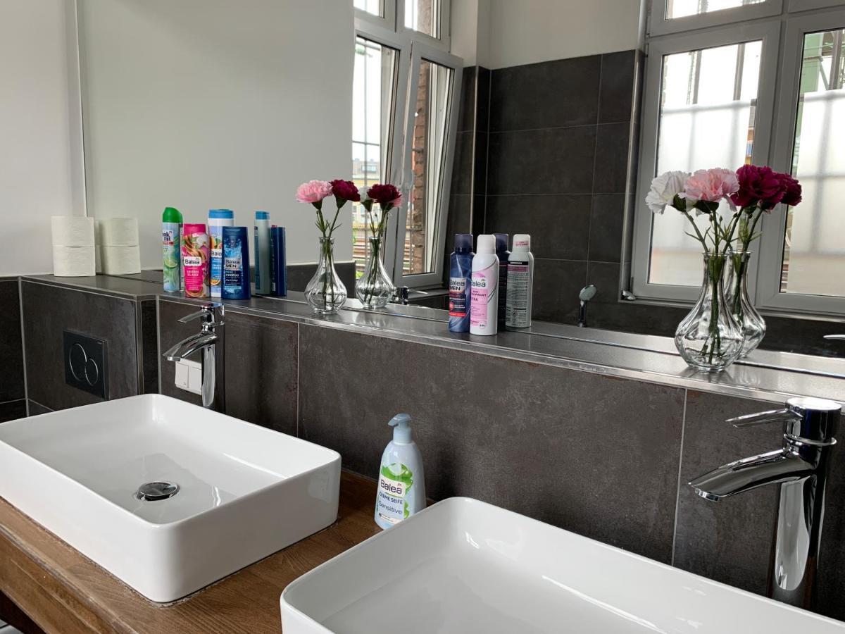 Gasthof Duesseldorf 5 Min To Train Station Private